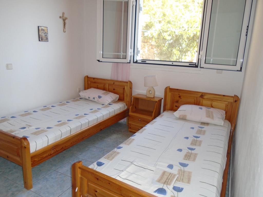 Giota & Antonia Apartments Koróni Δωμάτιο φωτογραφία