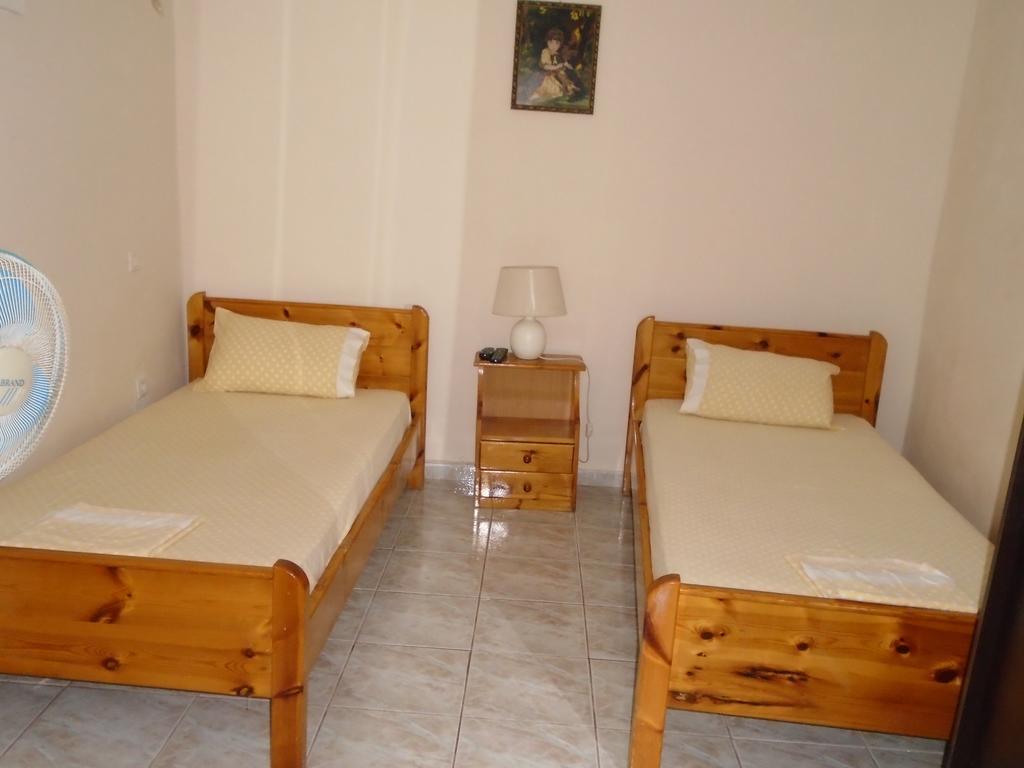 Giota & Antonia Apartments Koróni Δωμάτιο φωτογραφία